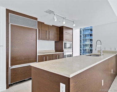 475 Brickell Ave - Photo Thumbnail 16