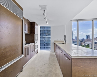 475 Brickell Ave - Photo Thumbnail 14