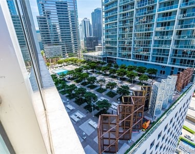 475 Brickell Ave - Photo Thumbnail 8