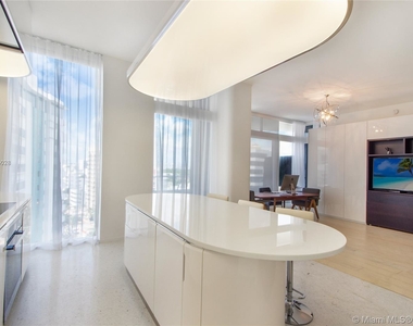 3315 Collins Ave - Photo Thumbnail 3