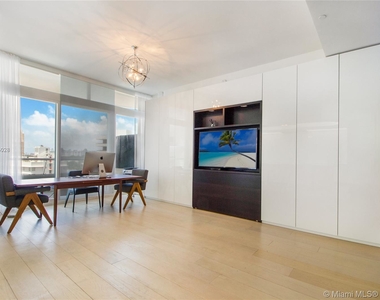 3315 Collins Ave - Photo Thumbnail 8