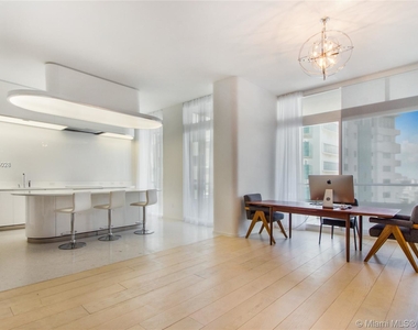 3315 Collins Ave - Photo Thumbnail 0