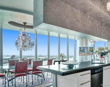 888 Biscayne Blvd - Photo Thumbnail 6