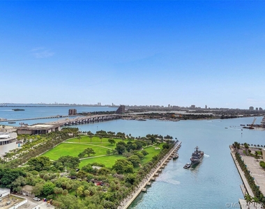 888 Biscayne Blvd - Photo Thumbnail 24