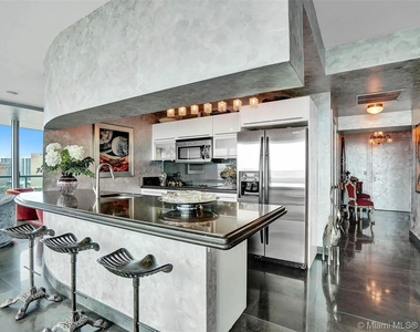 888 Biscayne Blvd - Photo Thumbnail 8