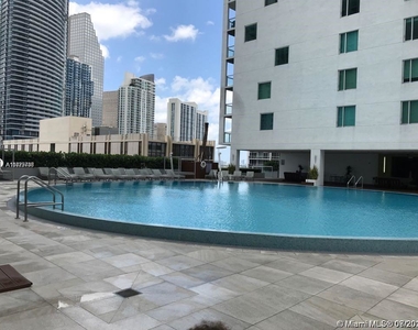 500 Brickell Ave - Photo Thumbnail 10