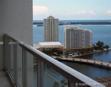 500 Brickell Ave - Photo Thumbnail 1