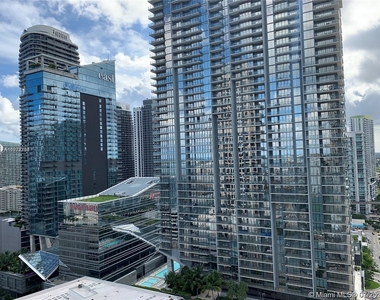 500 Brickell Ave - Photo Thumbnail 6