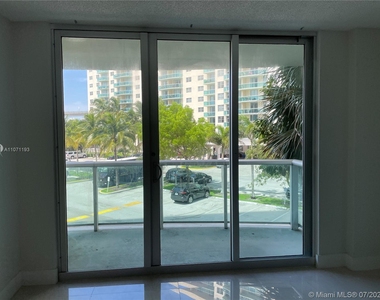 19380 Collins Ave - Photo Thumbnail 1