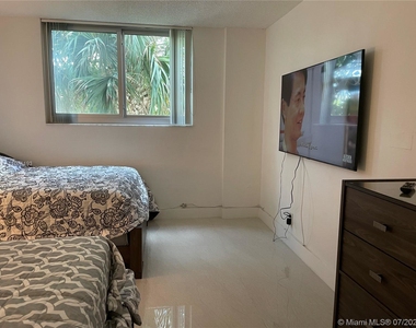 19380 Collins Ave - Photo Thumbnail 15