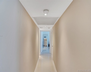 10275 Collins Ave - Photo Thumbnail 27