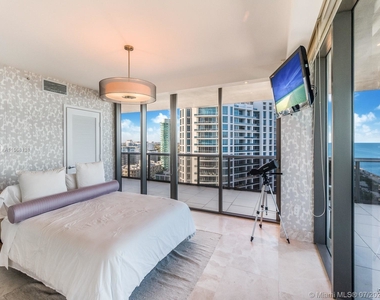 5875 Collins Ave - Photo Thumbnail 28