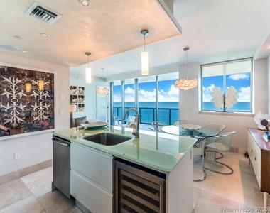 5875 Collins Ave - Photo Thumbnail 4