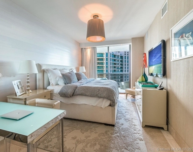 5875 Collins Ave - Photo Thumbnail 27