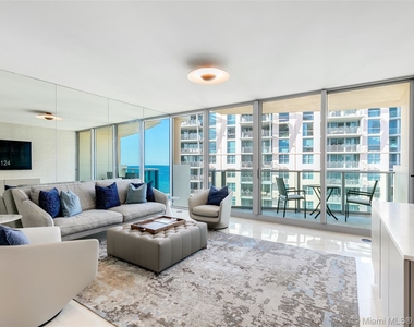 1455 Ocean Dr - Photo Thumbnail 3