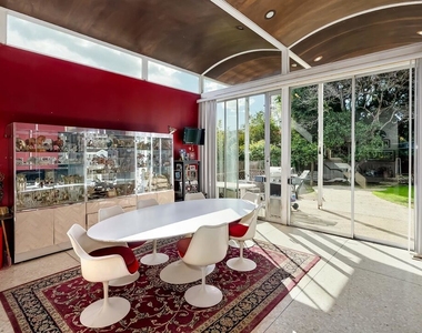 625 N Rodeo Dr - Photo Thumbnail 13