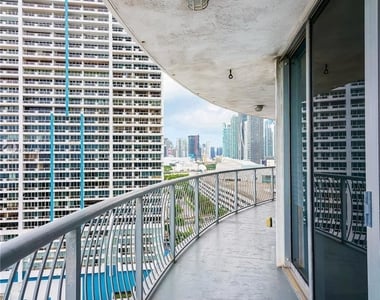 1750 N Bayshore Dr - Photo Thumbnail 26