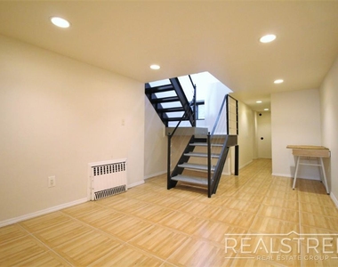 411 Rogers Avenue - Photo Thumbnail 7