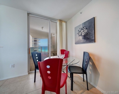 18671 Collins Ave - Photo Thumbnail 13