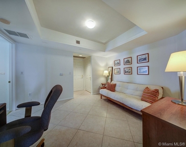 18671 Collins Ave - Photo Thumbnail 18