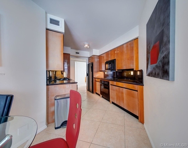 18671 Collins Ave - Photo Thumbnail 14