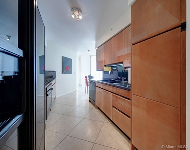 18671 Collins Ave - Photo Thumbnail 11