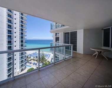 18671 Collins Ave - Photo Thumbnail 26