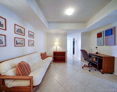 18671 Collins Ave - Photo Thumbnail 19