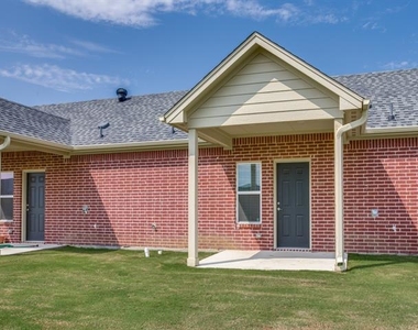 10809 West Cleburne Road - Photo Thumbnail 9