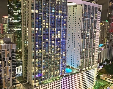 500 Brickell Ave - Photo Thumbnail 0