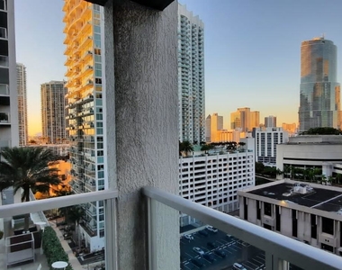 500 Brickell Ave - Photo Thumbnail 19