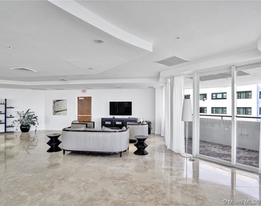 6301 Collins Ave - Photo Thumbnail 27