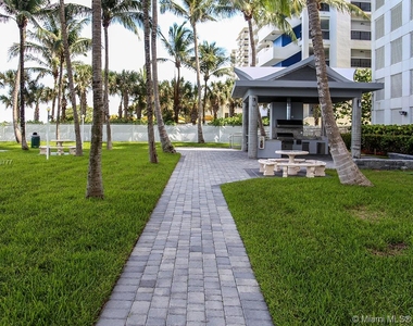 6301 Collins Ave - Photo Thumbnail 35