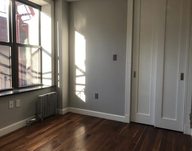 2nd Avenue and E 108th Street - Photo Thumbnail 6