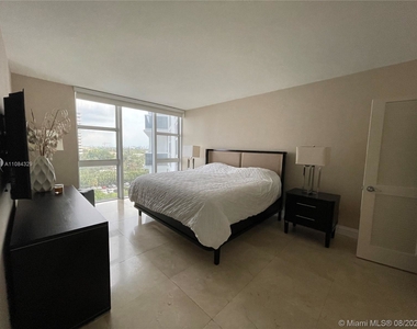 10275 Collins Ave - Photo Thumbnail 6