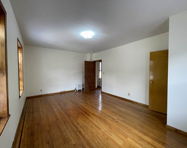 143-7 Cherry Avenue, Flushing, NY 11355 - Photo Thumbnail 4