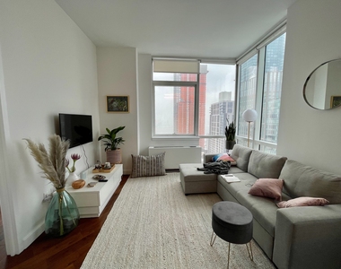 507 West 28th Street - Photo Thumbnail 1