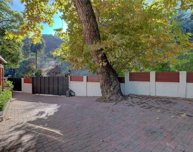 2304 Laurel Canyon Boulevard - Photo Thumbnail 33