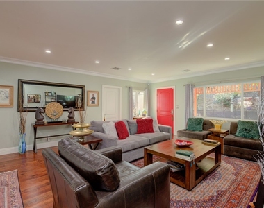 2304 Laurel Canyon Boulevard - Photo Thumbnail 8