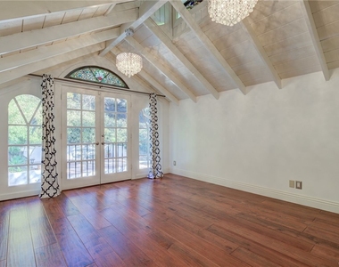 2304 Laurel Canyon Boulevard - Photo Thumbnail 23