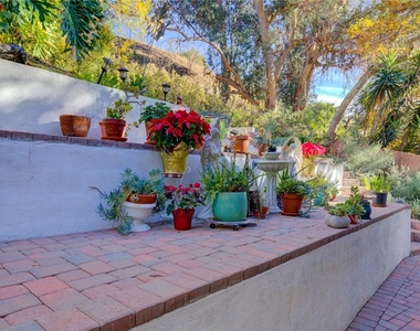 2304 Laurel Canyon Boulevard - Photo Thumbnail 35