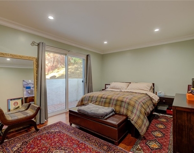 2304 Laurel Canyon Boulevard - Photo Thumbnail 27