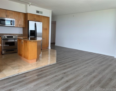 1745 E Hallandale Beach Blvd - Photo Thumbnail 5