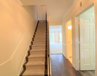 3293 Sutton Place Nw - Photo Thumbnail 11