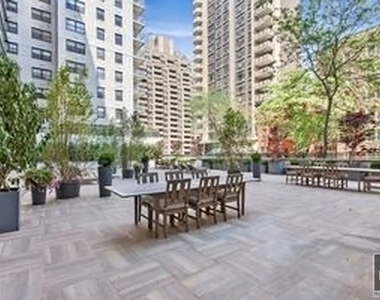 East 86th Street - Photo Thumbnail 11