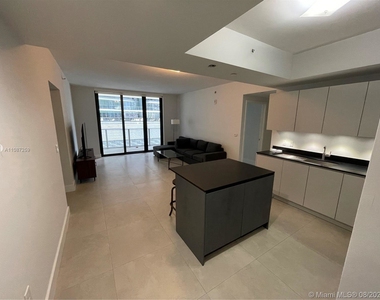 1010 Brickell Ave - Photo Thumbnail 0