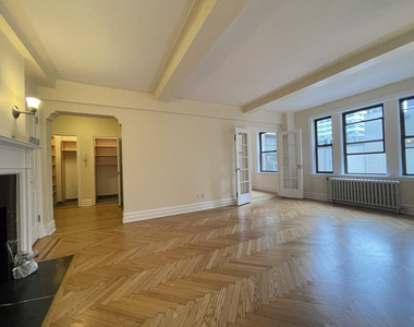 210 East 68th Street - Photo Thumbnail 4