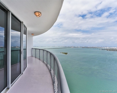 1750 N Bayshore Dr - Photo Thumbnail 5