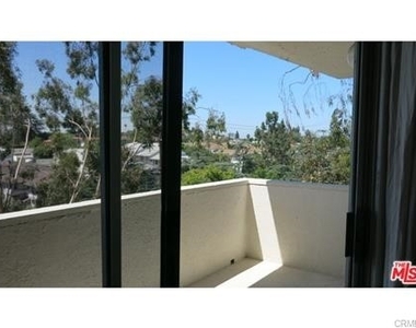 3949 Los Feliz Boulevard - Photo Thumbnail 8