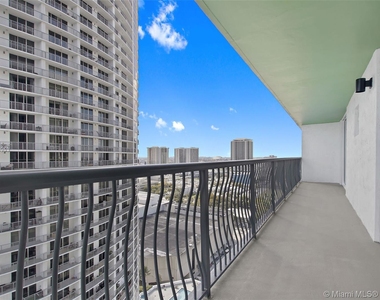 1756 N Bayshore Dr - Photo Thumbnail 21